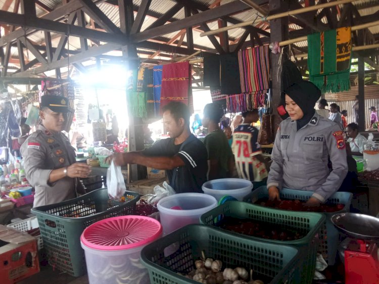 Polsek Alor Barat Daya Laksanakan Patroli dan Pengamanan di Pasar Rakyat Moru, Ciptakan Rasa Aman bagi Masyarakat
