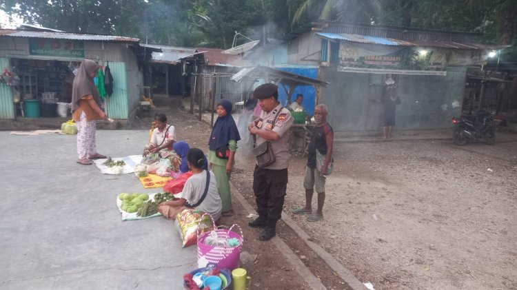 Kanit Bimas Polsek Abal Ajak Pedagang Pasar Baulang Bersinergi Jaga Keamanan dan Ketertiban Lingkungan