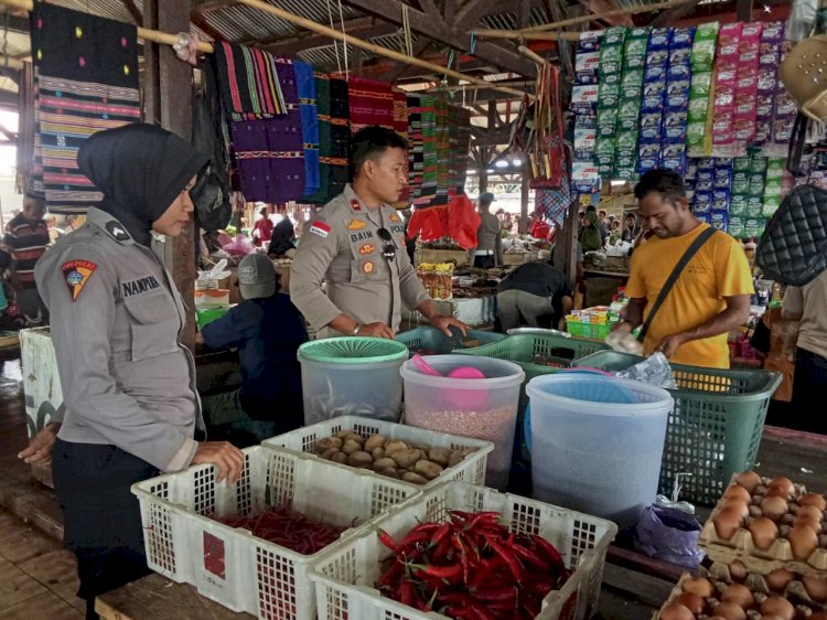 Polsek Alor Barat Daya Gelar Patroli dan Pengamanan di Pasar Rakyat Moru, Wujudkan Rasa Aman bagi Warga
