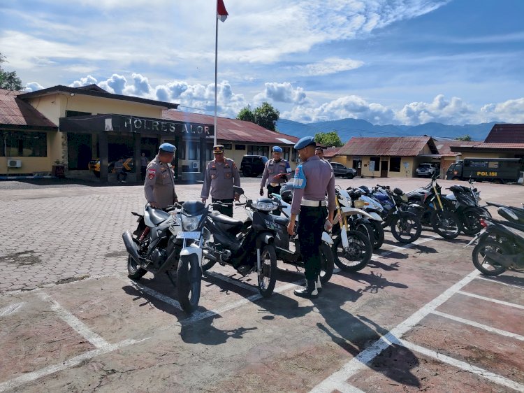 Kapolres Alor Gelar Penindakan Terhadap Kendaraan Pribadi Maupun Dinas Personel yang Tidak Lengkap