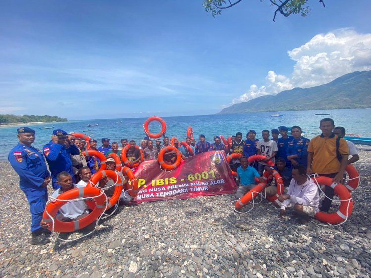 Baharkam Polri Gelar “Sambang Nusa Presisi” di Pulau Alor, Salurkan Bantuan untuk Nelayan