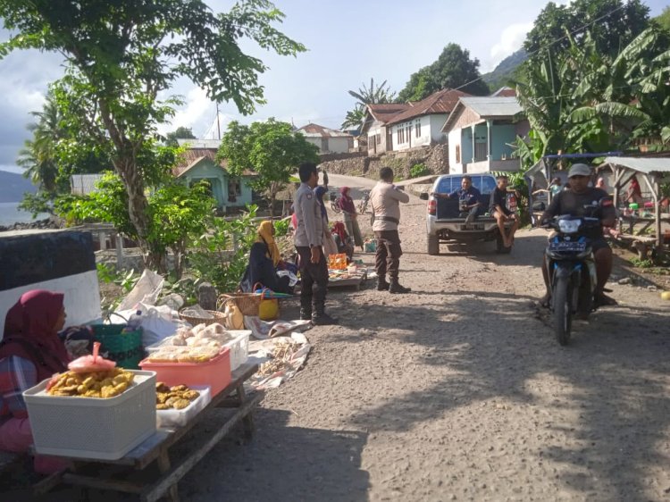 Polsubsektor Pantar Timur Laksanakan Patroli dan Pengamanan Pasar Bakalang untuk Jaga Kondusifitas Wilayah