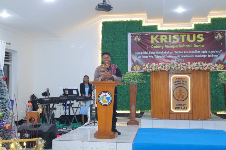 Hadir di Perayaan Natal Jemaat GKII Welai, Kapolres Alor Ajak Wujudkan Natal Damai dan Penguatan Ketahanan Keluarga