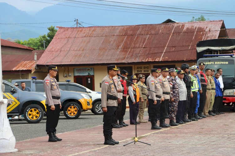 Kapolres Alor Pimpin Apel Kesiapsiagaan Pengamanan Malam Tahun Baru Dilanjutkan dengan Patroli Gabungan