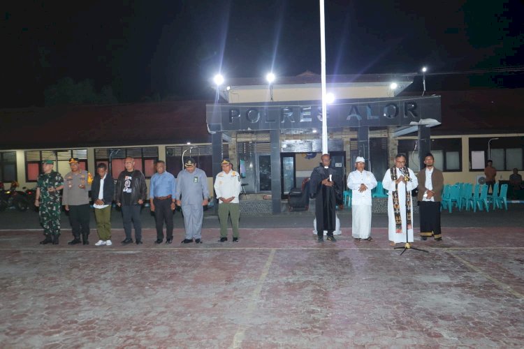 Polres Alor Gelar Apel Pengamanan Malam Tahun Baru 2026 Disertai Doa Bersama untuk Korban Bencana di Sumatra dan Doa Menyambut Tahun Baru 2026