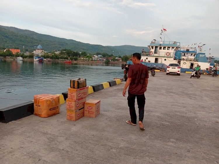 Polres Alor Berhasil Amankan Ratusan Botol Miras Jenis Moke yang Masuk Melalui Jalur Laut