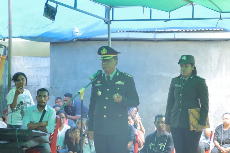 Upacara Pemakaman Dinas Alm. Aipda Isak Obisuru Digelar dengan Khidmat di Kalabahi Timur