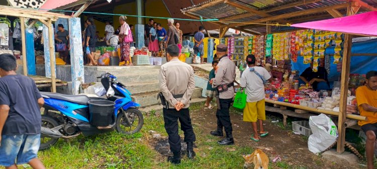 Polsek Alor Timur Laksanakan Patroli dan Pengamanan Pasar Rakyat Naumang