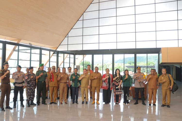 Kapolres Alor Dampingi Wakil Bupati Alor Terima Kunjungan Kerja Wakil Gubernur Provinsi NTT di Kabupaten Alor