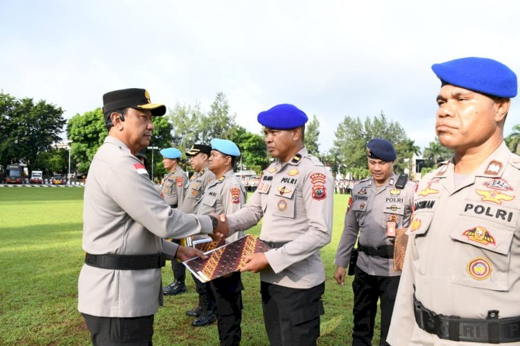 Apresiasi Tinggi Pimpinan: Wakapolda Serahkan Penghargaan Kapolda NTT kepada 32 Personel yang Ukir Prestasi dan Dedikasi*
