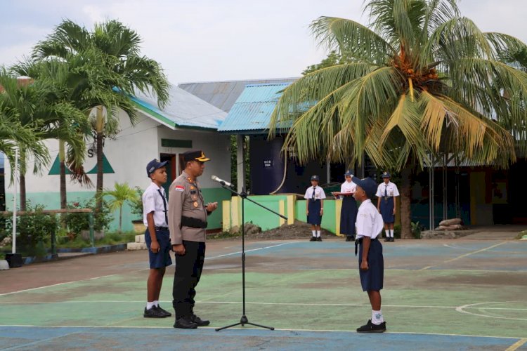 Kapolres Alor Pimpin Upacara di SMPN 1 Kalabahi, Tekankan Peran Generasi Z Wujudkan Indonesia Emas 2045