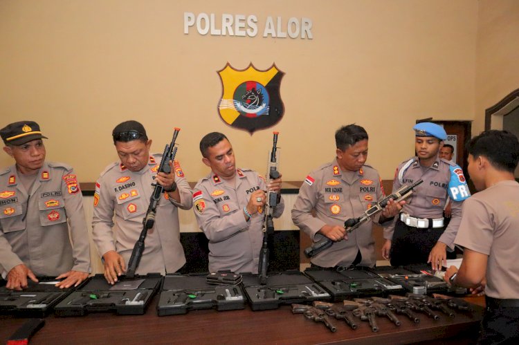Tingkatkan Profesionalisme Anggota, Polres Alor Gelar Pemeriksaan Senjata Api