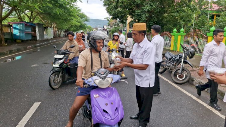 Sat Intelkam Polres Alor Berbagi Takjil, Tebar Keberkahan di Bulan Suci Ramadan
