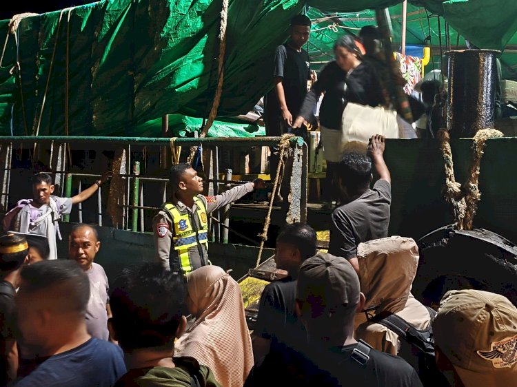 Operasi Ketupat Turangga 2026, Personel Polres Alor Perketat Pengamanan di Pelabuhan Dulionong