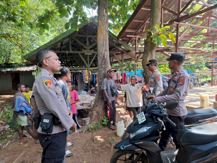 Patroli Dialogis di Pasar KakaMauta, Polsek Pantar Barat Ajak Warga Jaga Kamtibmas
