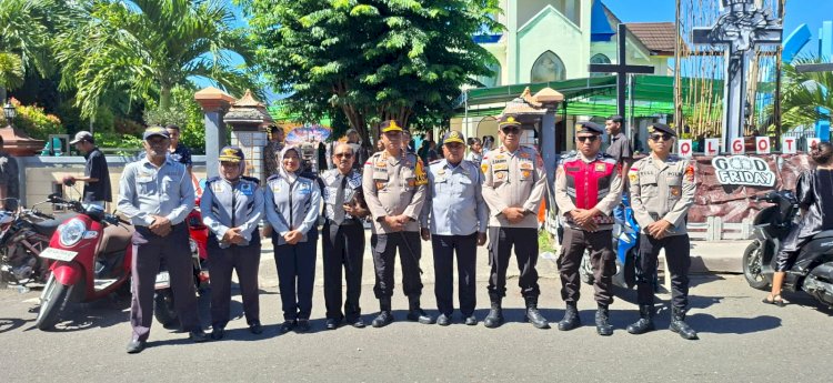 Kapolres Alor Cek Personel Pengamanan dan Laksanakan Silaturahmi pada Ibadah Jumat Agung di Gereja Puildon