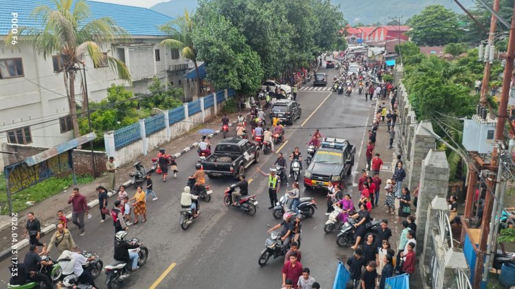 POLRES ALOR AMANKAN IBADAH KUCUP SALIB DI GEREJA KATOLIK PAROKI YESUS GEMBALA YANG BAIK KALABAHI
