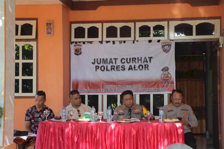 Kapolres Alor Gelar Jumat Curhat di Kadelang Atas, Warga Soroti Tawuran hingga Judi Online