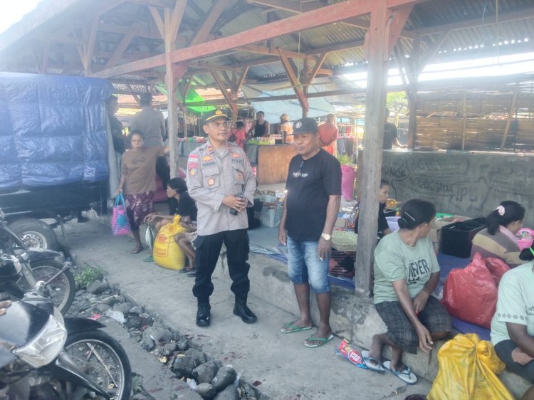 Polsek Alor Timur Intensifkan Patroli dan Sambang di Pasar Maritaing, Pastikan Aktivitas Berjalan Aman dan Kondusif