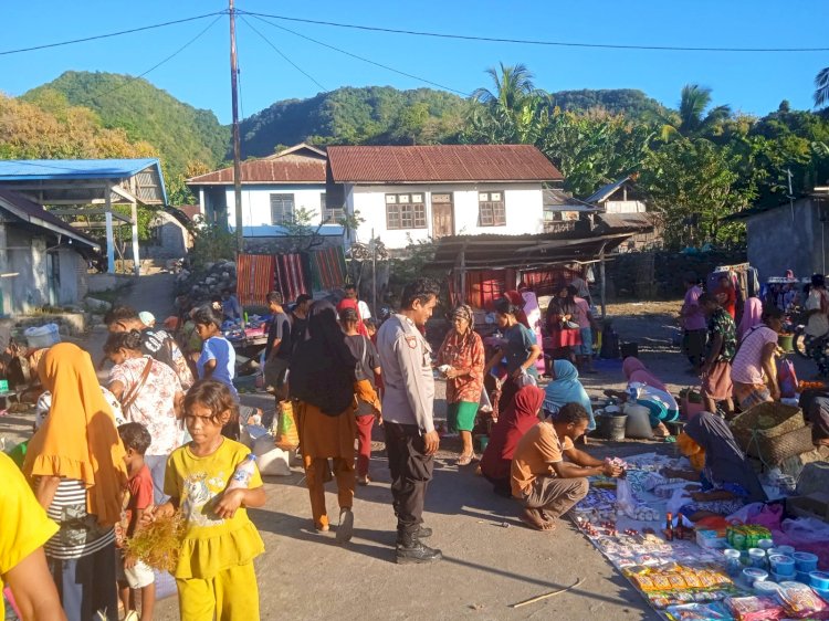 Polsubsektor Pantar Timur Intensifkan Patroli dan Pengamanan Pasar Tradisional Bakalang, Berikan Himbauan Kamtibmas kepada Masyarakat