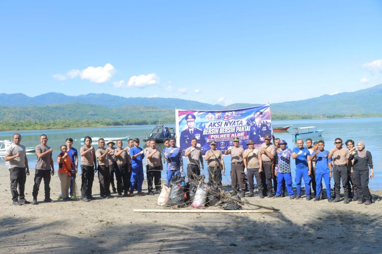 POLRES ALOR GELAR AKSI NYATA BERSIH- BERSIH PANTAI DAN LAUT SAMBUT HARI BHAYANGKARA KE-80