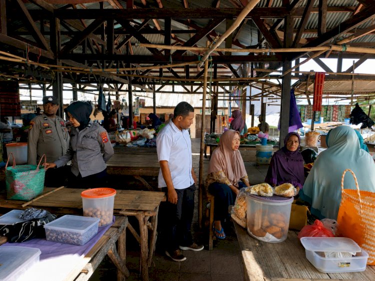 POLSEK ABAD INTENSIFKAN PATROLI DAN PENGAMANAN PASAR RAKYAT MORU, WUJUDKAN SITUASI AMAN DAN KONDUSIF
