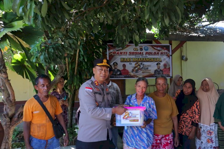 Wujud Kepedulian Polri, Polres Alor Bagikan Bantuan Sosial Jelang Hari Bhayangkara Ke-80