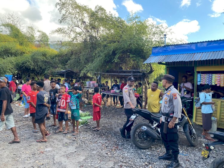 Polsek Alor Timur Intensifkan Patroli Pasar, Ciptakan Rasa Aman bagi Pedagang dan Pengunjung