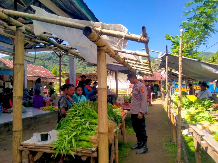 Polsek Alor Selatan Intensifkan Patroli Pasar, Wujudkan Rasa Aman bagi Masyarakat
