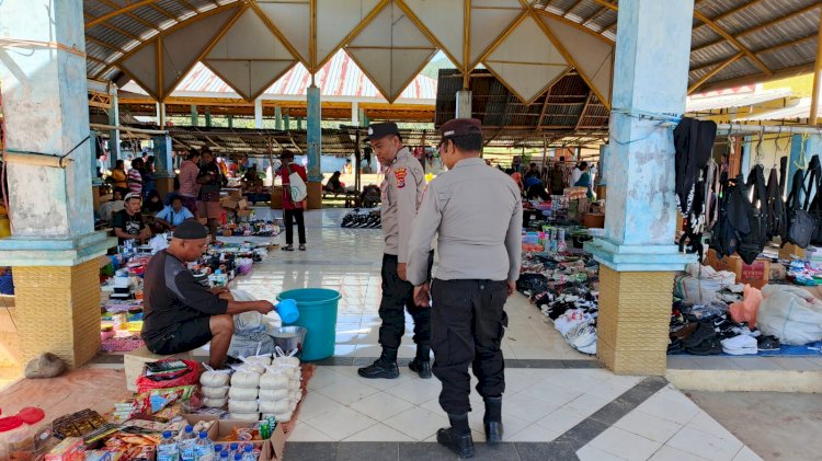 Polsek Alor Selatan Intensifkan Patroli Dialogis dan Pengamanan Pasar Kelaisi Timur, Wujudkan Situasi Kamtibmas yang Aman dan Kondusif