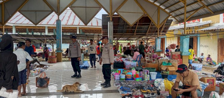 Polsek Alor Selatan Intensifkan Patroli Pengamanan Pasar Apui, Aktivitas Masyarakat Berjalan Aman dan Lancar