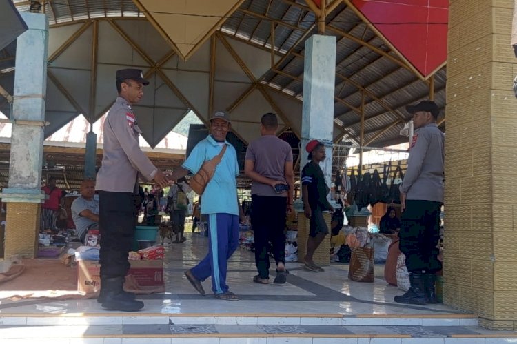 Polsek Alor Selatan Laksanakan Patroli Pengamanan Pasar Apui, Sampaikan Imbauan Kamtibmas kepada Masyarakat