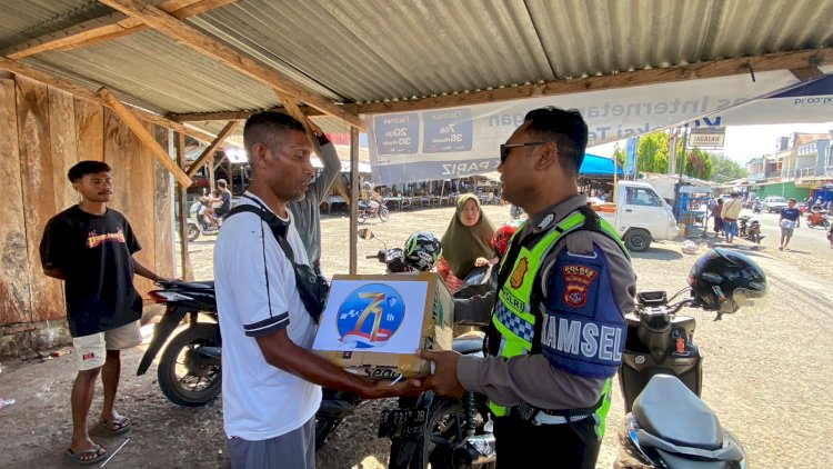 Satlantas Polres Alor Salurkan Bansos kepada Ojek Pangkalan dan Ojek Online Sambut Hari Lalu Lintas Bhayangkara ke-71