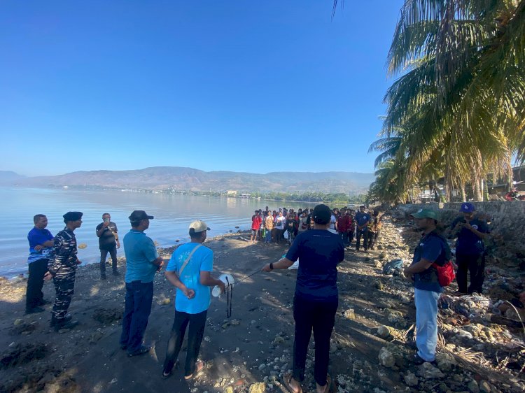 Peduli Lingkungan, Sat Polairud Polres Alor Bersama TNI AL dan Masyarakat Gelar World Cleanup Day di Pantai Bungawaru