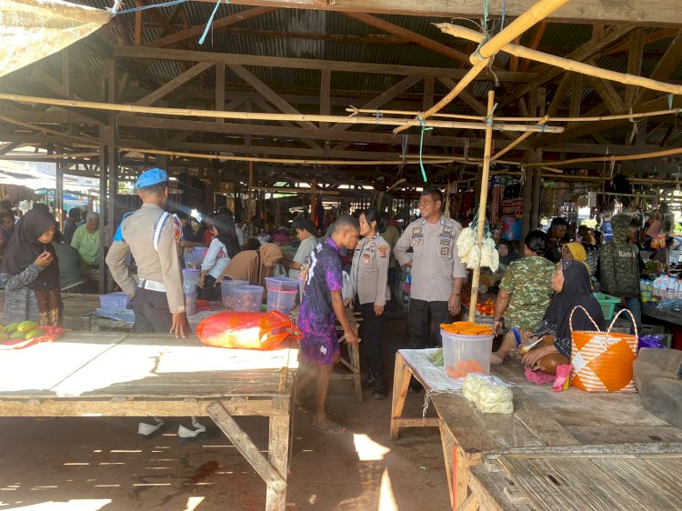 Patroli Pasar Moru, Polsek Abad Sampaikan Imbauan Kamtibmas kepada Masyarakat