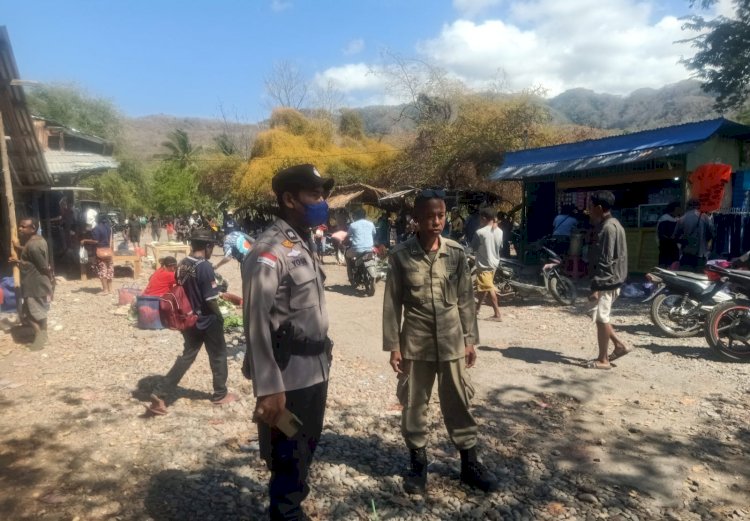 Polsek Alor Timur Intensifkan Patroli Dialogis di Pasar Rakyat Maritaing, Ciptakan Situasi Aman dan Kondusif