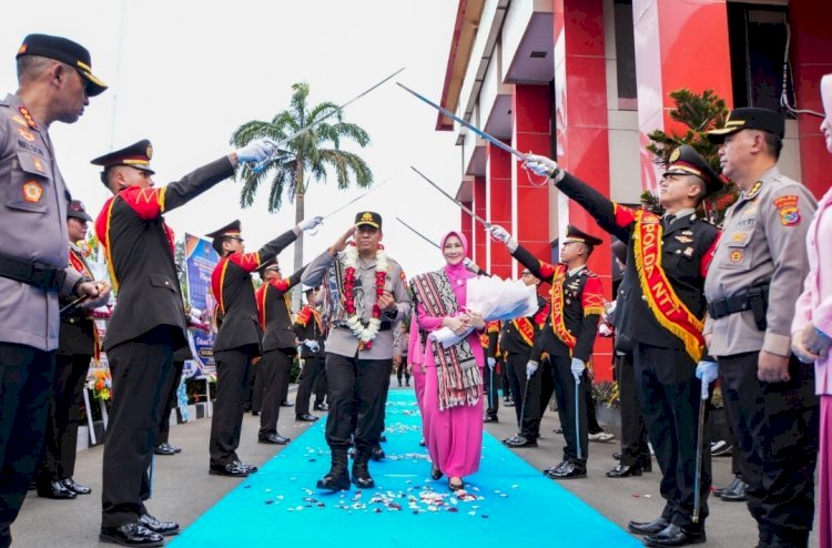 Haru dan Penuh Makna, Tradisi Pelepasan Komjen Pol. Rudi Darmoko di Mapolda NTT Diiringi Pesan: Teruslah Menjadi Inspirasi dan  Teladan