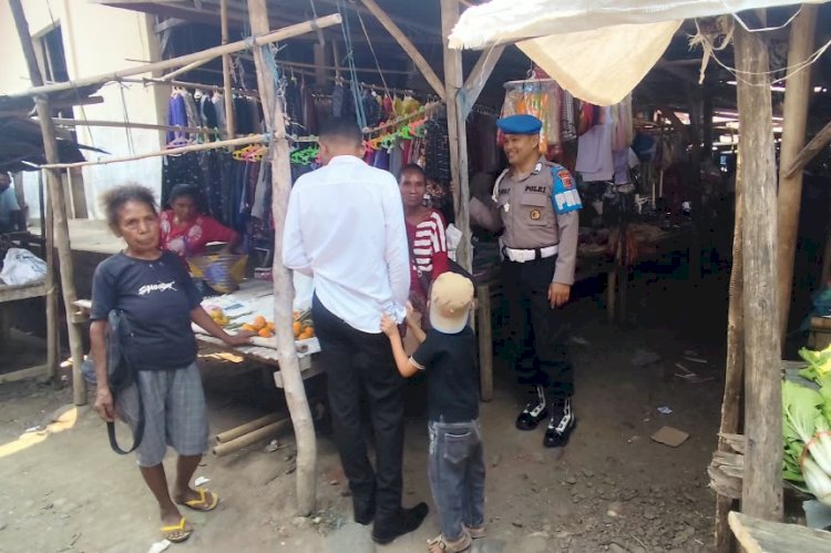 POLSEK ALOR TIMUR LAUT GELAR PATROLI DIALOGIS DAN PENGAMANAN PASAR RAKYAT NAILANG, WUJUDKAN KAMTIBMAS YANG  KONDUSIF