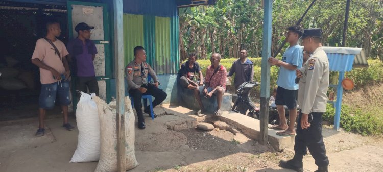 Sambangi Warga Kelaisi Timur, Kapolsek Alor Selatan Ajak Masyarakat Bersama Jaga Kamtibmas