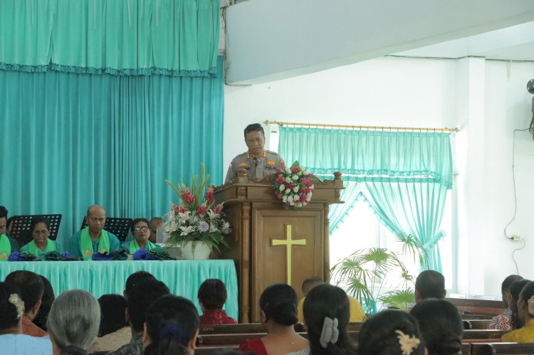 Minggu Kasih di Gereja Pola Tribuana, Kapolres Alor Ajak Masyarakat Cegah Bullying dan Tawuran Antar Pemuda