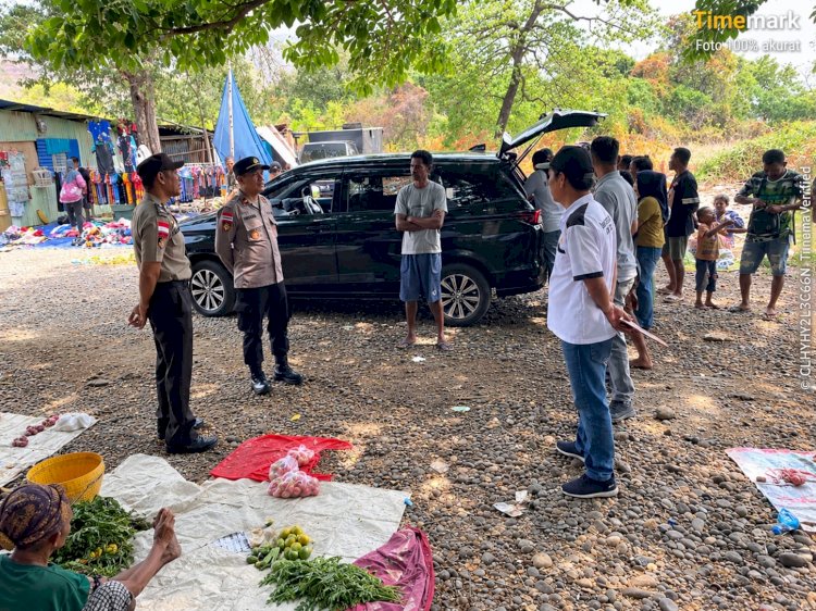 Ciptakan Rasa Aman di Pasar Rakyat Maritaing, Polsek Alor Timur Gelar Patroli Dialogis