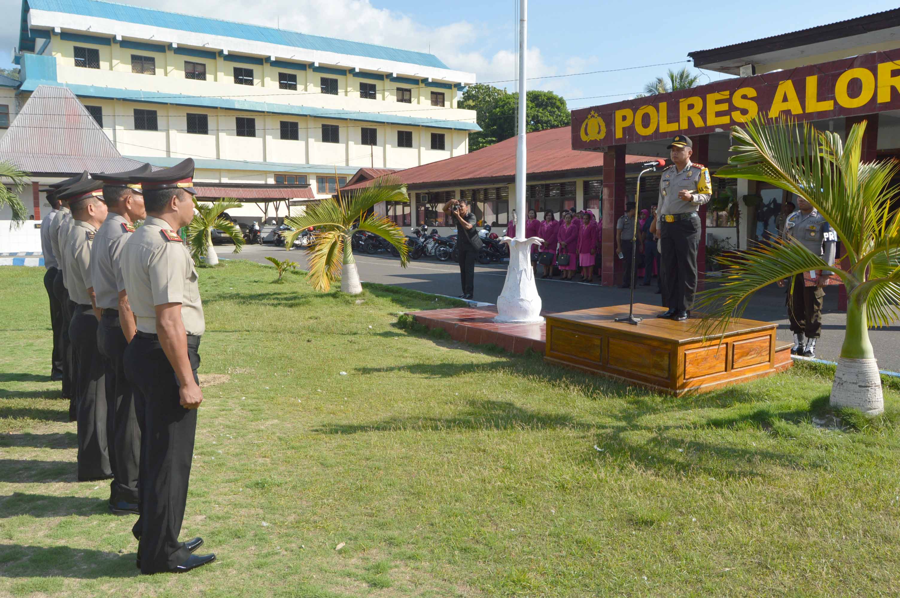 POLRES ALOR GELAR UPACARA KENAIKAN PANGKAT