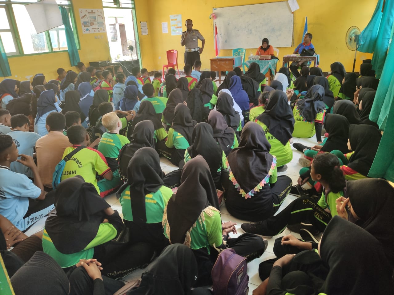 Sat Lantas Polres Alor Sosialisai Keselamatan Berlalu Lintas Di SMP Negeri Cokroaminoto Kalabahi